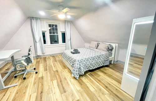 Clifton Heights Apartment | Luxury 1BR Loft near UC, DAAP, CCM, Hospital and Zoo w/Parking, 3FL