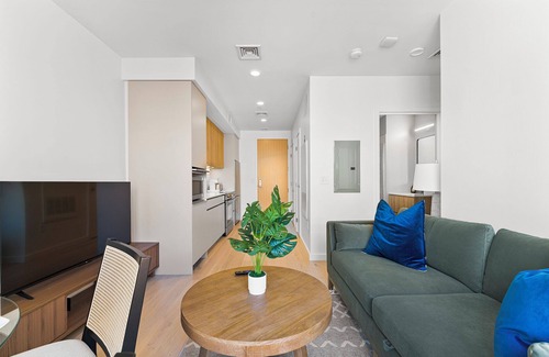 Fort Point Apartment | Luxury 1BR Next to Broadway 9533
