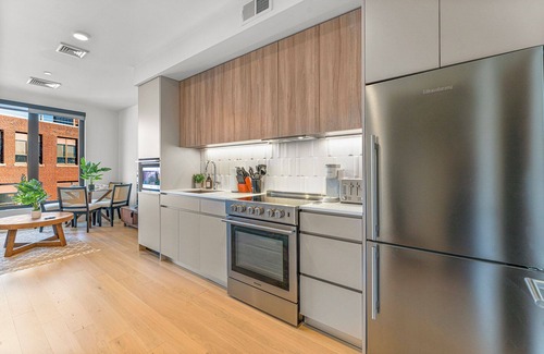 Fort Point Apartment | Luxury 1BR Next to Broadway 9533