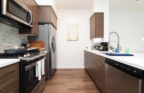 Downtown House | Luxury 1BR Pool, Gym, Rooftop and Prime Location