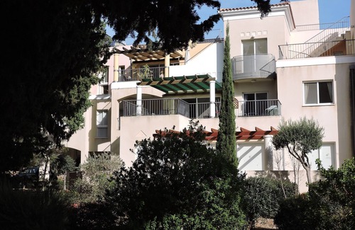 Universal Apartment | Luxury 1st Floor Apartment with Pool View