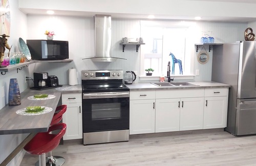 Grande Prairie House | Luxury 2 bed 2 bath Fully Furnished All Inclusive