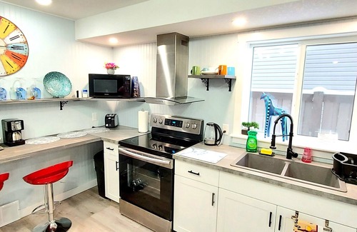 Grande Prairie House | Luxury 2 bed 2 bath Fully Furnished All Inclusive