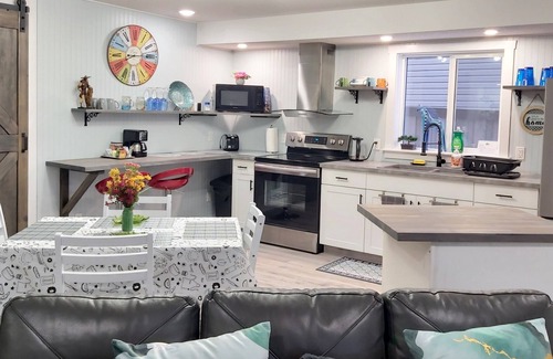 Grande Prairie House | Luxury 2 bed 2 bath Fully Furnished All Inclusive