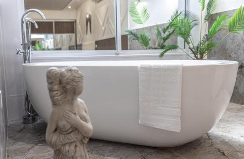 Leicester City Centre Apartment | Luxury 2 Bed Apartment In The City Centre With Free Gym By The Pocklington - The Ceremonial Suite