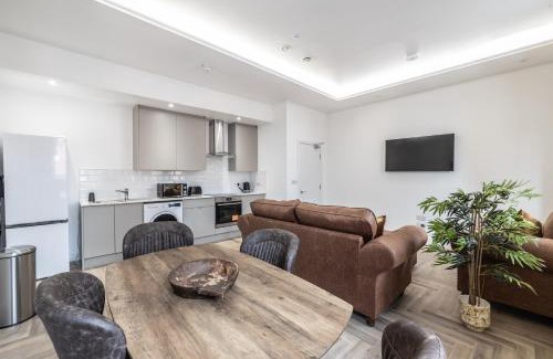 Leicester City Centre Apartment | Luxury 2 Bed Apartment In The City Centre With Free Gym By The Pocklington - The Ceremonial Suite
