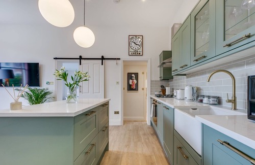 Balham Apartment | Luxury 2-Bed Apartment with Parking (near train/tube)
