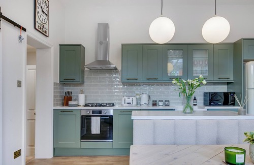 Balham Apartment | Luxury 2-Bed Apartment with Parking (near train/tube)