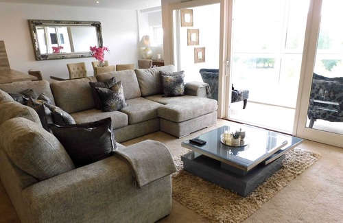 East End Apartment | Luxury 2 bed apt with stunning views & parking
