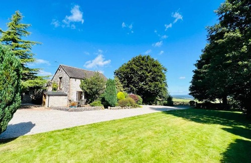 Matlock Cottage | Luxury 2 Bed (Sleeps 4) Cottage overlooking Chatsworth House, Peak Distict