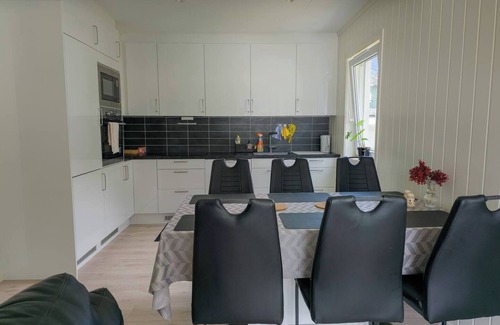Ardalstangen Apartment | Luxury 2-bedr. apartment with, WiFi close to UNESCO Jotunheimen, West of Norway