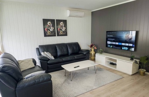 Ardalstangen Apartment | Luxury 2-bedr. apartment with, WiFi close to UNESCO Jotunheimen, West of Norway
