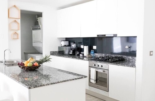 San Francisco Apartment | Luxury 2 bedroom apt free parking and Pool