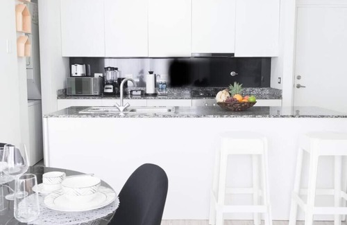 San Francisco Apartment | Luxury 2 bedroom apt free parking and Pool