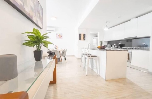 San Francisco Apartment | Luxury 2 bedroom apt free parking and pool