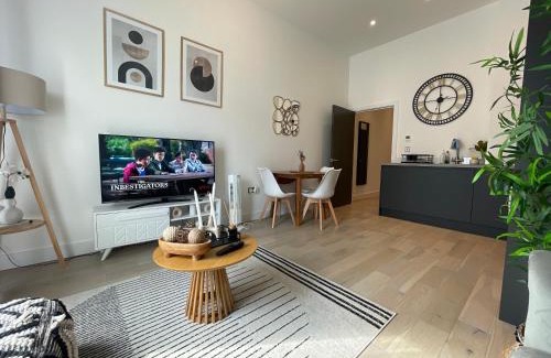 Carshalton Central Apartment | Luxury 2 bedroom Flat Sutton