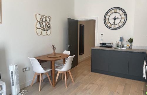 Carshalton Central Apartment | Luxury 2 bedroom Flat Sutton