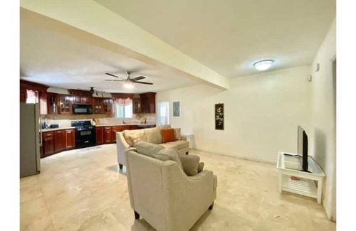 Testman Apartment | Luxury 2 bedroom home next to Buccaneer Resort