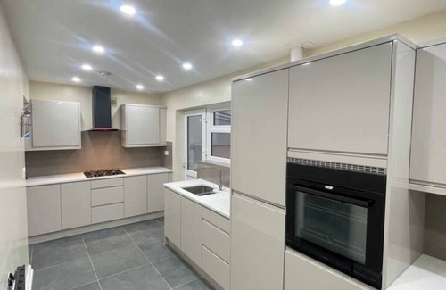 Birmingham House | Luxury 2 bedroom house + pool table in Harborne