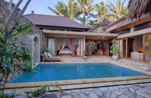 Lodtunduh Villa | Luxury 2 Bedroom Private Pool Balinise Style inclusive breakfast