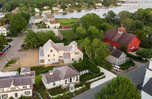 Cape Porpoise House | Luxury 2 Bedroom, 2.5 Bathroom minutes from Dock Square/Goose Rocks Beach.