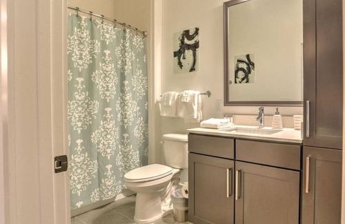 East End - Valley Street Apartment | Luxury 2 King 2 Bath Condo