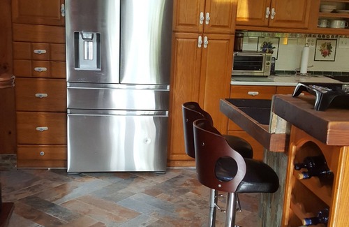 Dawsonville House | Luxury 2600ft house/cabin on the lake with 2 kayaks.