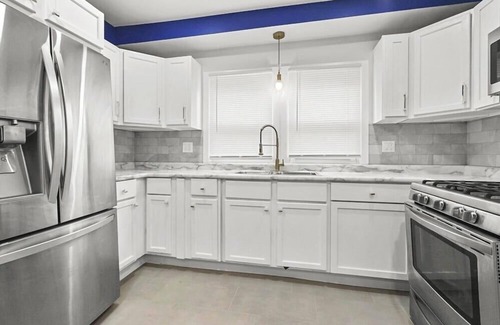 Detroit House | Luxury 2bd 1 bath home. 10 minutes from Downtown Midtown Detroit.