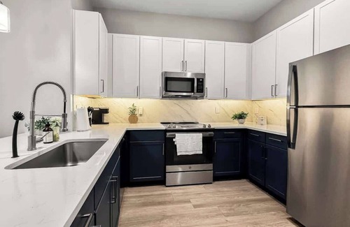 Deep Ellum Apartment | Luxury 2BD | DT Deep Ellum | 4 Beds | Free Parking