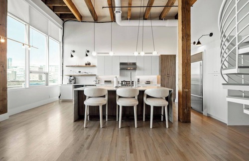 Auraria Apartment | Luxury 2BD Loft Next to Ball Arena, 30+Day, E-Bike