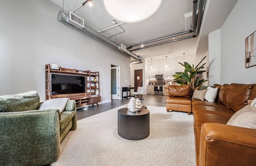 Historic Core Apartment | Luxury 2BR in DTLA w/Jacuzzi & Rooftop Views
