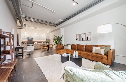 Historic Core Apartment | Luxury 2BR in DTLA w/Jacuzzi & Rooftop Views