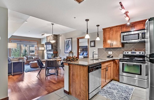 Canmore Condo | Luxury 2BR KING/2BTH condo - Outdoor heated pool and hot tub - mountain views