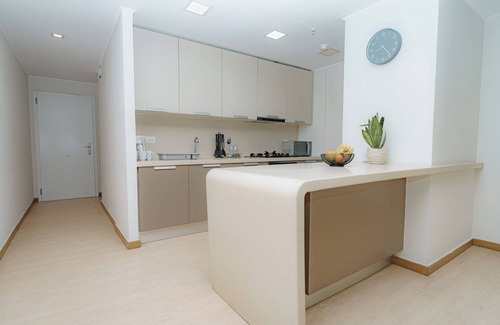 San Francisco Apartment | Luxury 2BR Oceanview, parking and balcony