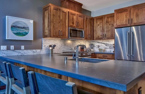 Lakeside Park Condo | Luxury 2Br Residence steps from Heavenly Village & Gondola by RedAwning