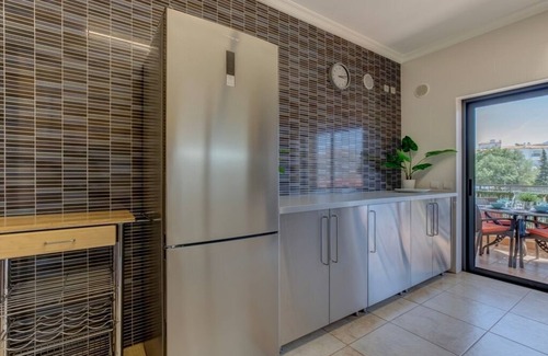 Lagos Apartment | Luxury 3 Bed Apartment with Health Outdoor & Indoor Pool & Gym