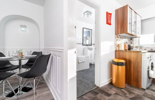 Acocks Green House | Luxury 3 Bed House - Garden - Parking