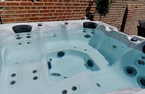 Saffron Walden House | Luxury 3 Bed Manor House Hot Tub Cinema Room SkyTV