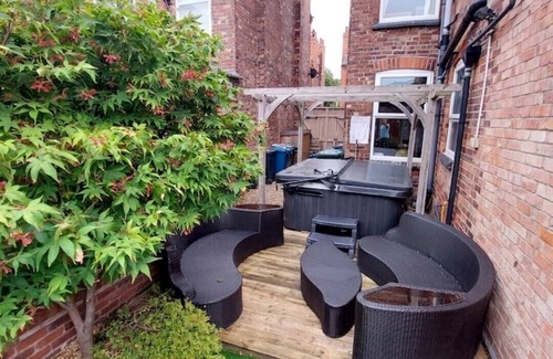 West Bridgford House | Luxury 3-bedroom Family Home With hot tub
