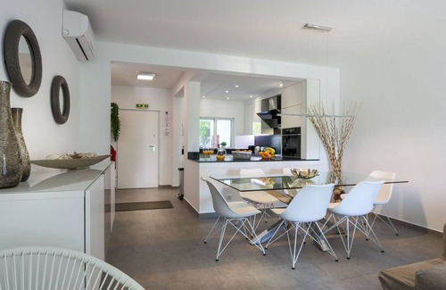 Alpouvar Apartment | ★Luxury 3 Bedroom Apartment, Pool & Garden Views, Clube Albufeira near Old Town