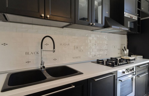 Vatican Apartment | Luxury 3 bedroom apartment 4 bathrooms living room and kitchen.