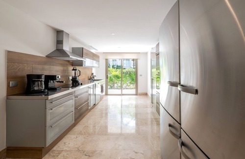 Playa Mujeres Apartment | Luxury 3 Bedroom Beachfront Cancun Vila