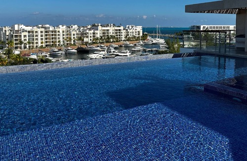 Playa Mujeres Apartment | Luxury 3 Bedroom Beachfront Cancun Vila