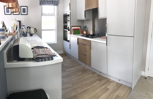 New Forest District Cabin | Luxury 3 Bedroom Lodge - Pet Friendly
