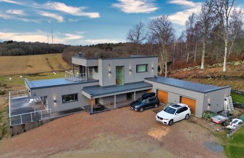 Bjallansas House | Luxury 3 Bedroom Modern House in Nature