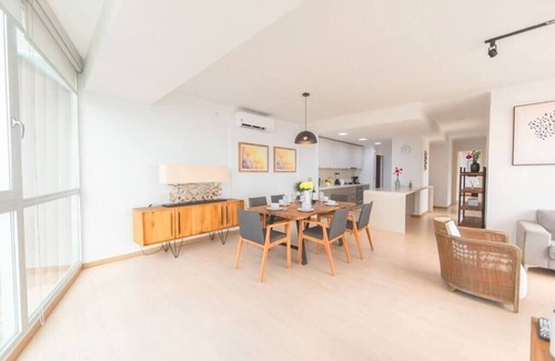 Tumba Vieja Apartment | Luxury 3 Bedroom Oceanview apt w parking balcony