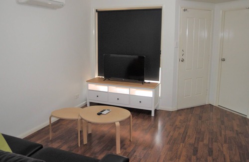 Woodridge House | Luxury 3 bedroom townhouse in Woodridge