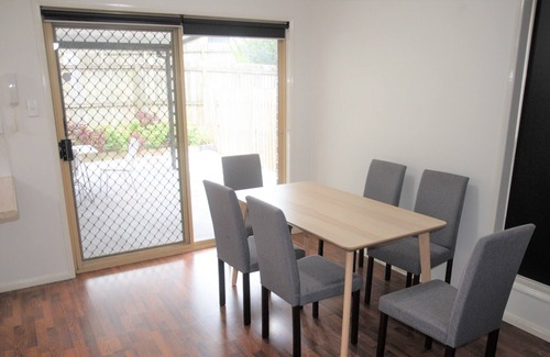 Woodridge House | Luxury 3 bedroom townhouse in Woodridge