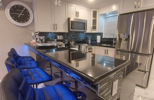 Sunset House | Luxury 3 Bedroom Townhouse