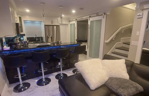 Sunset House | Luxury 3 Bedroom Townhouse